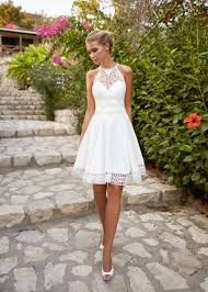 Maybe you would like to learn more about one of these? Kurzes Brautkleid Mit Chiffonrock Und Mit Spitzendetails