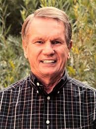 Kari Howe's Instagram, Twitter & Facebook