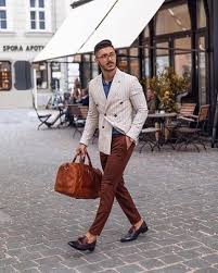 Aus diesem grund finden sie braune chinohosen auch online unter suitable. Welche Zweireiher Sakkos Mit Brauner Chinohose Zu Tragen 22 Herren Outfits 2021 Lookastic