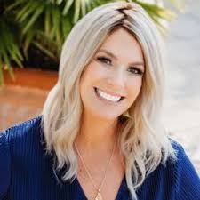 Elizabeth Ordway's Instagram, Twitter & Facebook