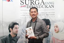 Surga yang kedua episode 11. Hanung Bramantyo Sebut Film Surga Yang Tak Dirindukan 3 Nyaris Batal Diproduksi Kumparan Com