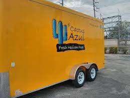 Conoce sus características y cómo cuidarlo aquí. El Cactus Azul Orlando Roaming Hunger