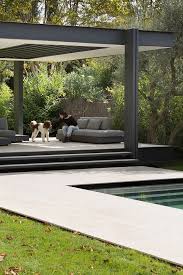 Renovation Et Extension D Une Maison A Montpellier Par Brengues Le Pavec Architectes Journal Du Design Architecte Architecture Plans De Pergola