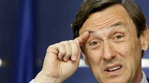 Rato, ladrón". Los funcionarios que editan la Wikipedia en secreto desde el  trabajo