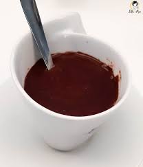 La cioccolata calda è una bevanda dolce a base di latte, zucchero e cacao o cioccolato, dal gusto fondente e la consistenza densa e cremosa! Ricetta Cioccolata Calda Fatta In Casa Cremosa Come Al Bar
