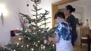 Klicken sie sich durch unsere liste mit lustigen weihnachtssprüchen. Weihnachten Mit Corona Regeln Sat 1 Nrw Die Infopage Zur Sendung