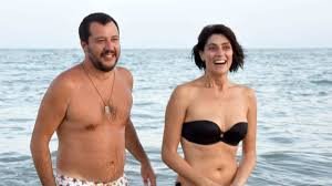 Isoardi currently hosts the daytime game show la prova del cuoco on rai uno. Elisa Isoardi Matteo Salvini Non Riuscivo A Dimenticarlo