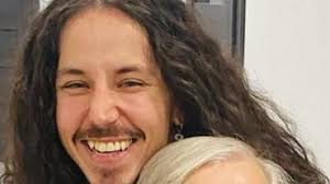 Jego mama wyjechała za granice kraju, a on sam nie mógł się z tym długo pogodzić. Michal Szpak Pokazal Zdjecie Z Dziecinstwa Z Mama Wydaje Mi Sie Ze Ona Nadal Tam Jest