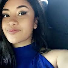 Elvira Murillo (@theoneelvira)