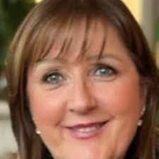 Lesley Hopkins's Instagram, Twitter & Facebook