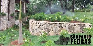.venda de pedra rachão para muro, venda de pedra bruta para muro, venda de guia de pedra, venda de padra portuguesa para calçada, venda de pedra portuguesa para revestimento de parede, temos mão de obra especializada em assentamento de pedras, mão. Muro De Pedra Em Jundiai E Redondezas Garantia E Garantia