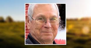 Everett Dillard's Instagram, Twitter & Facebook