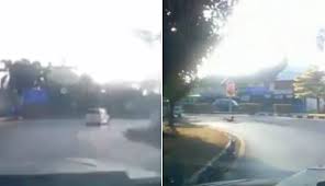 Maybe you would like to learn more about one of these? Video Kanak Kanak Jatuh Dari Kenderaan Bergerak Nak Luruh Jantung