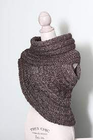 The canaletto cowl is wide and luxurious, and emphasizes geometric lines and simple textures. Katniss Cowl Knitting Knitting Crochet Scarves Knitting Inspiration