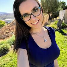 I get so bogged down with work sometimes I forget to take a break & go  outside but today I made it happen! 🌞 Even just 15 minutes of sunshine  makes a