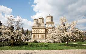 Mănăstirea curtea de argeș este o mănăstire din românia, situată în orașul curtea de argeș. Curtea De Arges Romania Britannica
