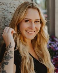 Meet the team! Meet Payton While Payton may not be the newest member to our  team but she is the newest to the industry, and she is KILLIN' it. Payton  started in