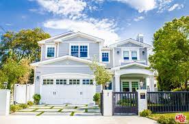 See This Home On Redfin 15714 Morrison St Encino Ca 91436 Mls 21 694884 Foundonredfin In 2021 Renting A House Home Luxury Rentals