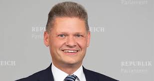 Andreas hanger zu rücktritt thomas schmid. Qvpnv6x7bgenlm