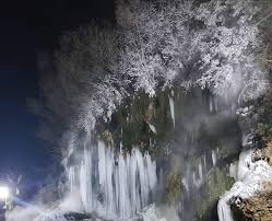 Minunea din apă termală şi gheaţă. Foto Cum AratÄƒ Singura CascadÄƒ Cu ApÄƒ TermalÄƒ Din Romania Mures Stiri