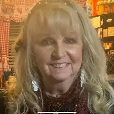 Carolyn Caplinger's Instagram, Twitter & Facebook