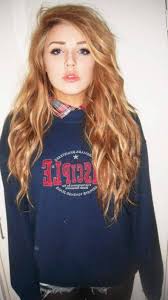 The styling opportunities for long hair are endless, but sometimes it can be all too easy to just get yourself into the same everyday hairstyle routine. Cute Wavy Casual Long Hair Styles Jpg 890 1 583 Pixels Long Hair Styles Hair Styles Long Wavy Hair