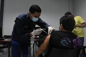 A partir de esta semana se inicia la fase 1 de vacunación simultánea, que cubrirá a unas dos millones de personas. En Segunda Fase De Vacunacion En Ecuador Se Inoculara A Personas De 50 A 64 Anos Entre Este 14 De Junio Y El 18 De Julio Comunidad Guayaquil El Universo