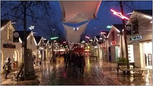 Naissance du nouveau quartier de bercy. Le Quartier De Bercy Village