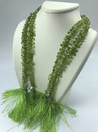 Yesil Renkli Peridot Diziler Peridot Zeberced Tasi Nin Ilk Bulundugu Yer Kizil Deniz Dir Antik Caglarda Peridot Tasi Nin Kotu Peridot Kizillar Yesil