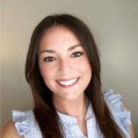 Kari Weigel's Instagram, Twitter & Facebook