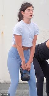 Born in takapuna and raised in devonport, auckland, she became interested in performing as a child. Singer Lorde Flaunts Her Trim Figure And Toned Midriff While Training In Her Hometown Of Auckland Daily Mail Online
