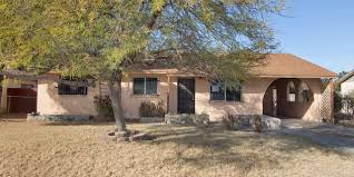 Great 3 Bedroom 2 Bath Home In An Established Neighborhood Near Downtown Area Spacious Eat In Kitchen With Tile Back Spla Hud Homes Covered Patio House Styles