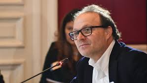 Prosecretario del Senado termina sumario contra reincorporado fiscal Norero  y recibe premio