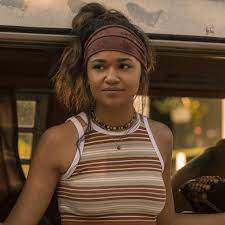 A teenager enlists his friends to hunt for a treasure linked to his father's disappearance. We Already Have The Full Scoop On Kiara S Enviable Necklaces In Outer Banks Season 2