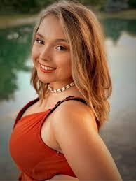 Abby Metz's Instagram, Twitter & Facebook