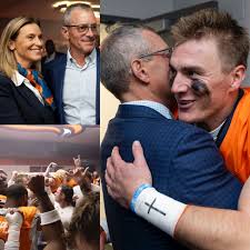 BREAKING: Denver Broncos CEO Greg Penner presented coach Sean Payton and  Denver Broncos with $2.1 million and a rare, one-of-a-kind item in a  record-breaking ceremony for his spectacular win over Kansas City