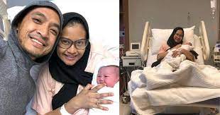 Pengumuman itu dibuat anak tomok di instagram miliknya. Siti Khadijah Penyeri Keluarga Kami Ayu Akui Hamil Usia 41 Tahun Rezeki Allah Pa Ma