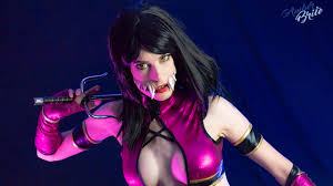 How to Wear Mileena's Teeth - Amber Brite Props