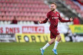 Oktober 1969 geburtsort pardubice, tschechoslowakei position mittelfeld vereine in der jugend … Sparta Opet Uspela Hasek Se Odvola Ale Do 21 Dnu Musi Zaplatit 20 Milionu Isport Cz
