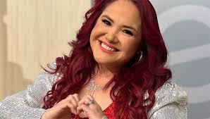 Claudia Camposano pone la cara y habla de la parodia hecha a Silvana  Torres: “Ella me dio permiso para caracterizarla” – Metro Ecuador