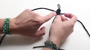 The two end sides of the paracord are the two cords you will be knotting to create the cobra stitch. 74 Diy Paracord Bracelet Tutorials Explore Magazine