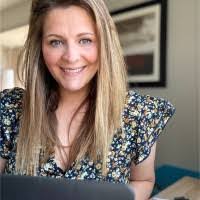 Kara Wells's Instagram, Twitter & Facebook