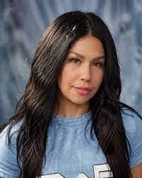 Linda Caris's Instagram, Twitter & Facebook