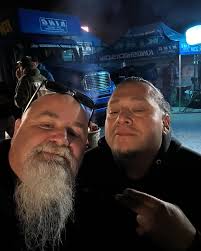 Jonathan Clegg (@flyrightdirtybirddog) • Instagram photos and videos