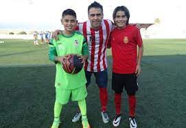 Luka romero se mudó junto a su familia a españa con tan sólo tres años. Asi Es El Argentino Luka Romero Un Increible Calco De Messi