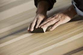 Grâce à son patin de ponçage rond relativement les coins ne sont malheureusement pas accessibles avec ce type de machine. Comment Poncer Son Parquet Le Blog Carresol