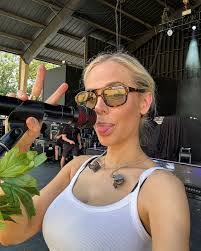 Marsha Leslie's Instagram, Twitter & Facebook