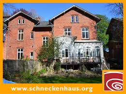 Das freundlich gestaltete haus verfügt über mehrere sonnenterrassen und einen fest angelegten weg rund ums haus, der zum spazieren gehen einlädt. 3 Zimmer Wohnung Zum Verkauf 27749 Delmenhorst Nordwolle Fabrikhof Mapio Net