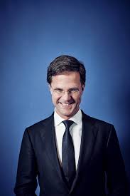 Även om hans ursprungliga ambition var att gå på ett konservatorium för att bli en konsertpianist, började han att studera historia vid universitetet i leiden, där han erhöll en magisterexamen i historia 1992. Hoe Lang Is Mark Rutte Nog Houdbaar Als Premier Het Parool