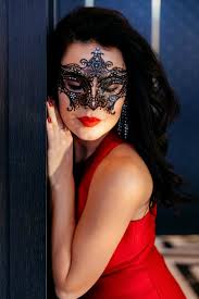 What is a masquerade ball or party? Eyes Wide Shut Golden Masquerade Disi Couturedisi Couture